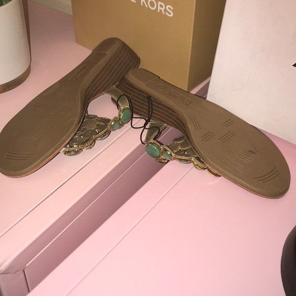 NWOT Madeline Stuart Sandals - Picture 4 of 4